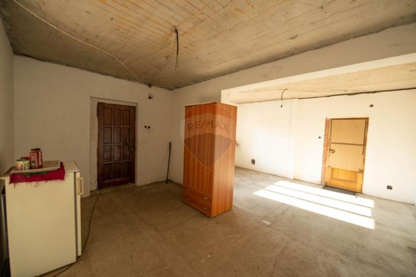 Casă cu 20 camere cu Teren 1395 Mp în Manolache