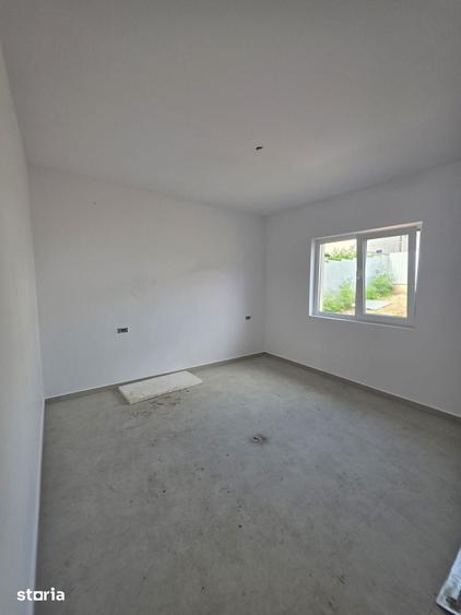 Casă cu 4 camere cu Teren 375 Mp în Hemeiuș