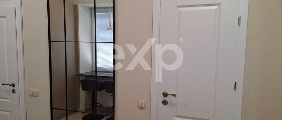Apartament cu 2 camere semidecomandat, mobilat în Central