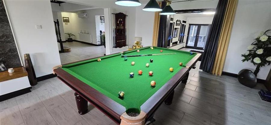 Casă individuală cu 8 camere cu Piscina în Poșta Câlnău