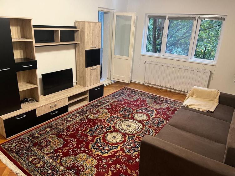 Apartament cu 3 camere decomandat în Aradului