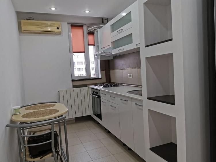 Apartament cu 2 camere semidecomandat în Bucur Obor