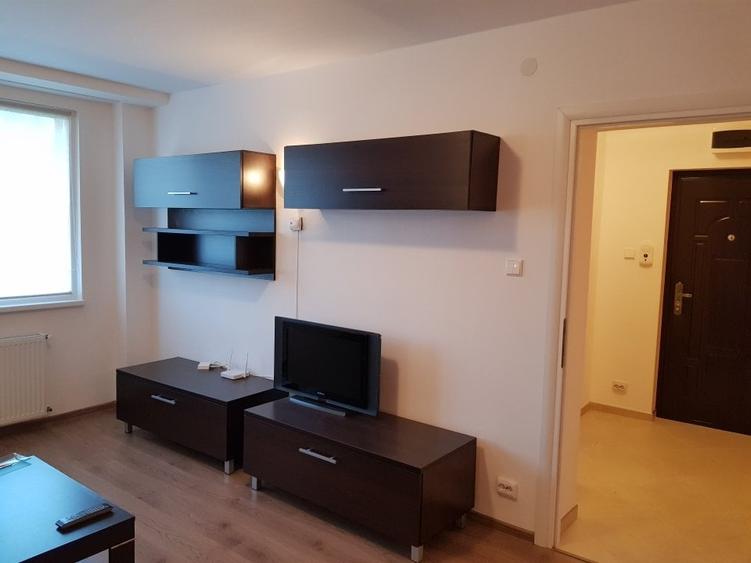 Apartament cu 2 camere semidecomandat, mobilat în Micro I