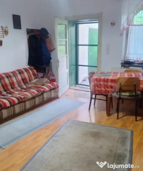 Casă cu 4 camere cu Teren 7729 Mp în Central