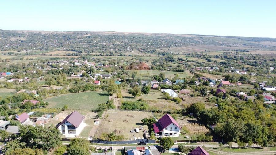 Teren Construcții intravilan de 1797 mp, în Dobrovăț