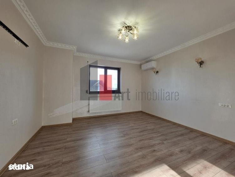 Casă cu 5 camere cu Teren 500 Mp în Copăceni