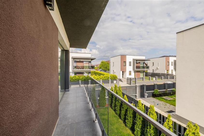 Casă cu 4 camere cu Teren 390 Mp în Exterior Est
