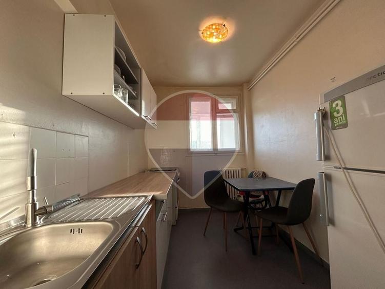 Apartament cu 2 camere semidecomandat, mobilat în P-ța Muncii