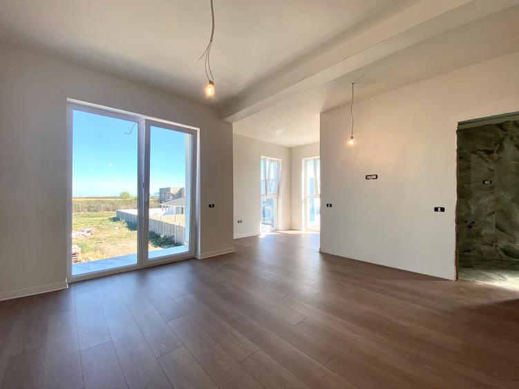 Duplex cu 5 camere cu Canalizare în Aeroport