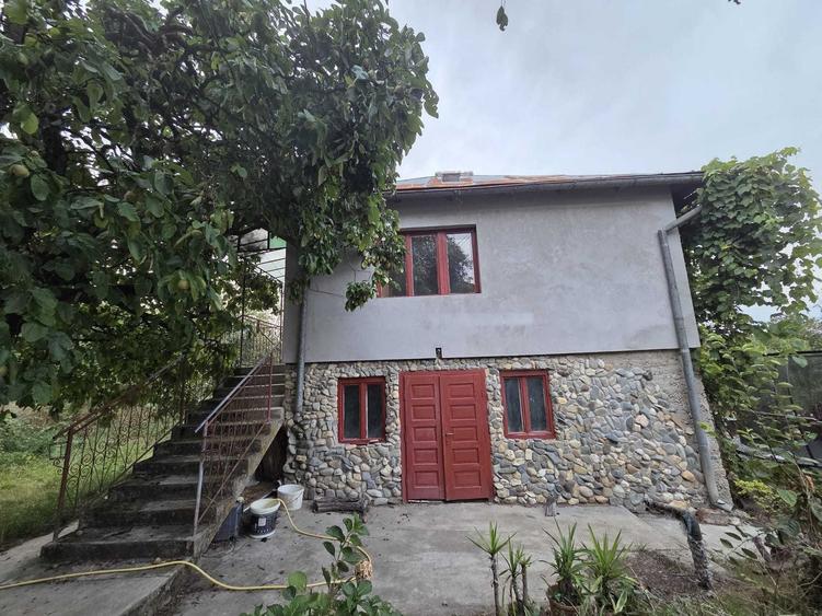 Casă cu 3 camere în Cireșoaia