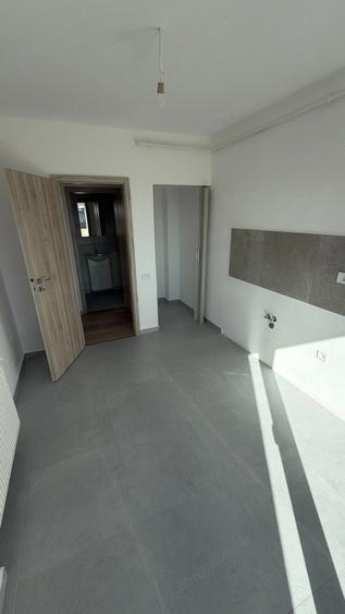 Apartament cu 3 camere decomandat în 1 Decembrie