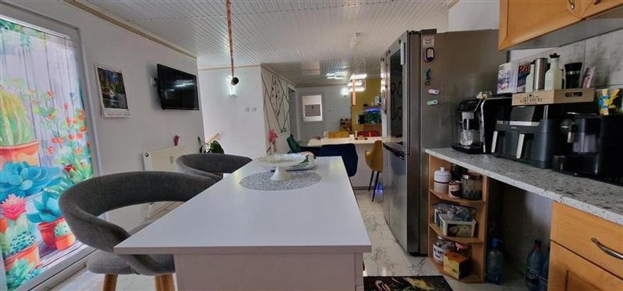 Casă individuală cu 6 camere cu Canalizare în Muncitoresc