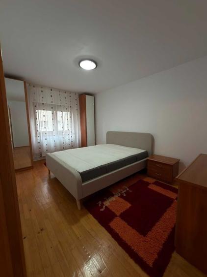 Apartament cu 4 camere semidecomandat în Hărmanului