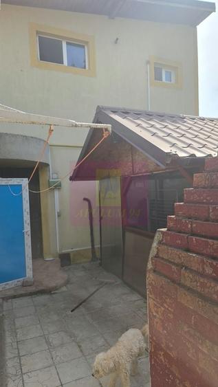 Casă individuală cu 5 camere cu Canalizare în Central