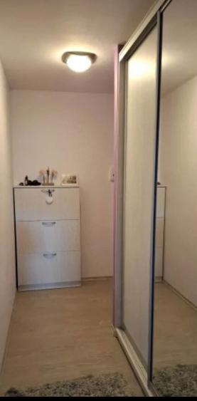Apartament cu 2 camere decomandat în Kamsas