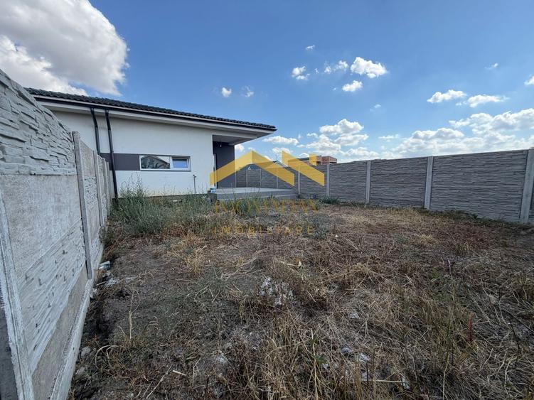 Duplex cu 3 camere cu Canalizare în Bucovăț (Remetea Mare)