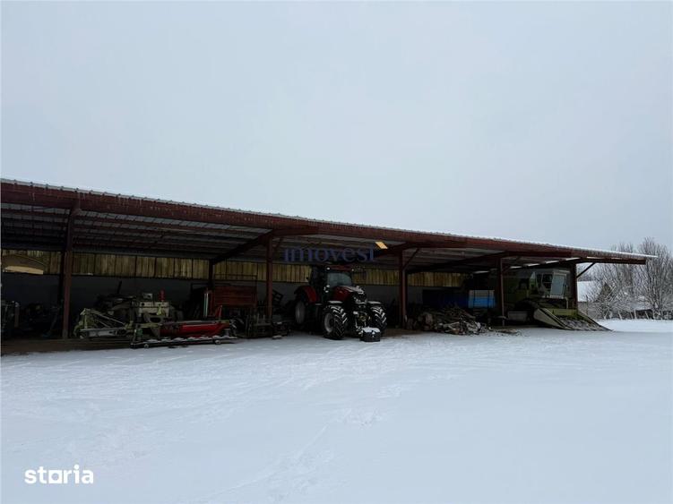 Casă cu 6 camere cu Teren 52000 Mp în Supur