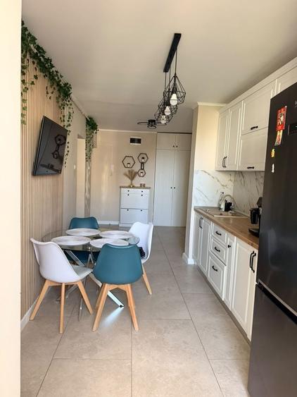 Apartament cu 4 camere semidecomandat în Teiul Doamnei