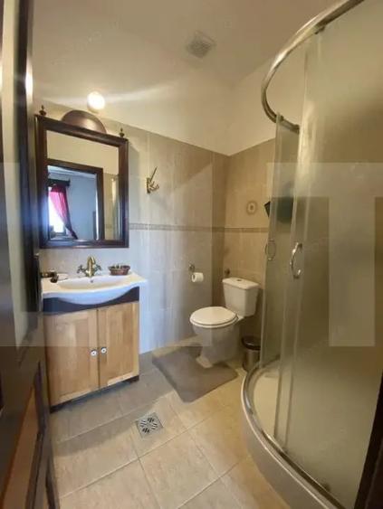Casă cu 7 camere cu Teren 3000 Mp în Central