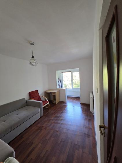 Apartament cu 3 camere decomandat în Girocului