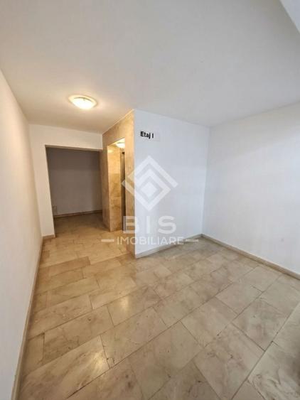 Apartament cu 3 camere decomandat în Sud