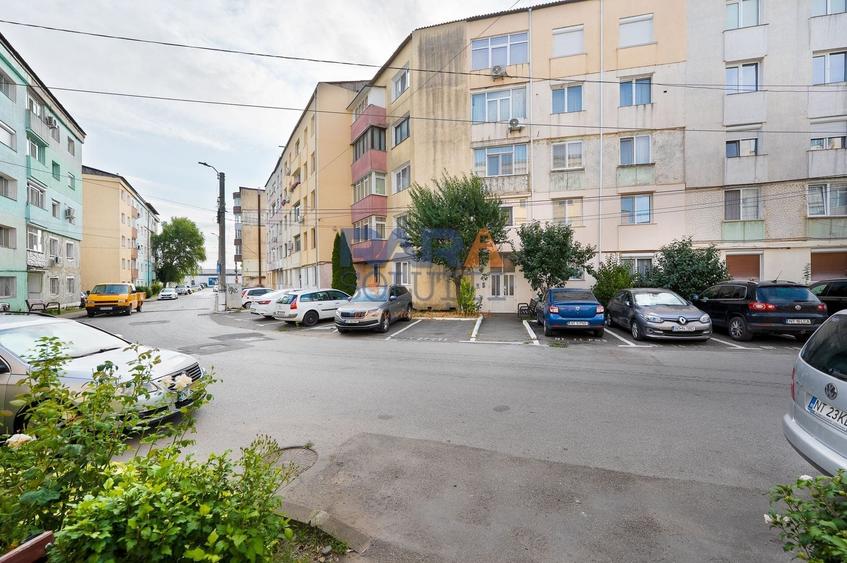 Apartament cu 3 camere decomandat, mobilat în Sud