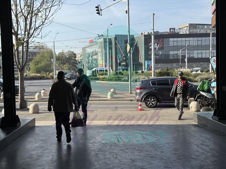 Spațiu comercial, de 99 mp, în Văcăresti
