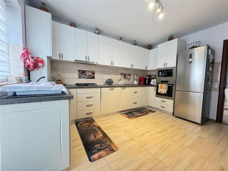 Casa moderna cu 4 camere si terasa in cartierul Tineretului - 2