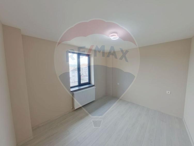 Apartament cu 4 camere de vanzare,  str. 1 Decembrie 1918 - 5