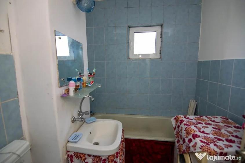 Apartament cu 4 camere decomandat în Central