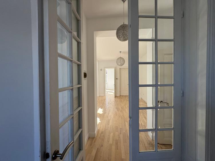 De inchiriat vilă interbelică restaurată - 354 mp utili - D+ P + 1+M  - Capitale - 2