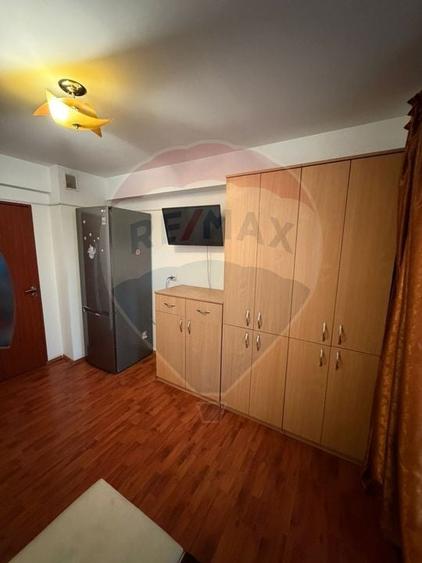 Apartament cu 3 camere de vânzare în zona Craiovita Noua - 6