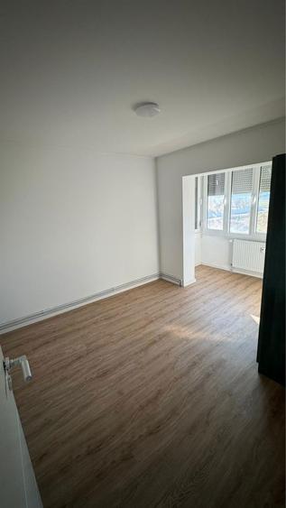 Inchiriez apartament cu 3 camere - 5
