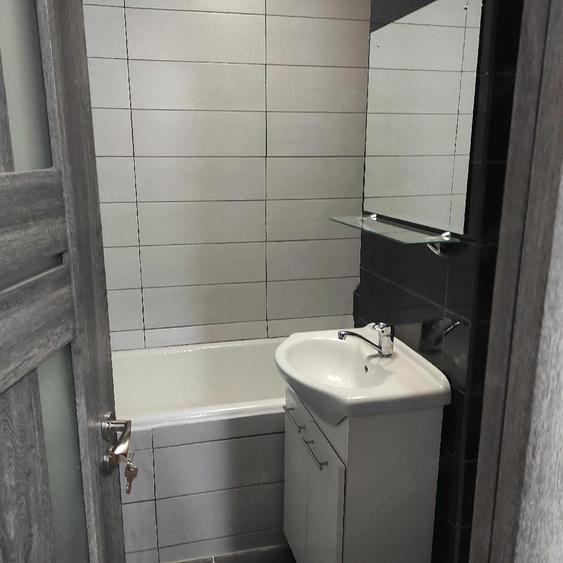 Proprietar garsoniera Titan,5 10 - 1