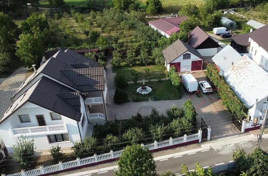 Vila superba 400 m2 cu 5000m2 teren Roznov - 19