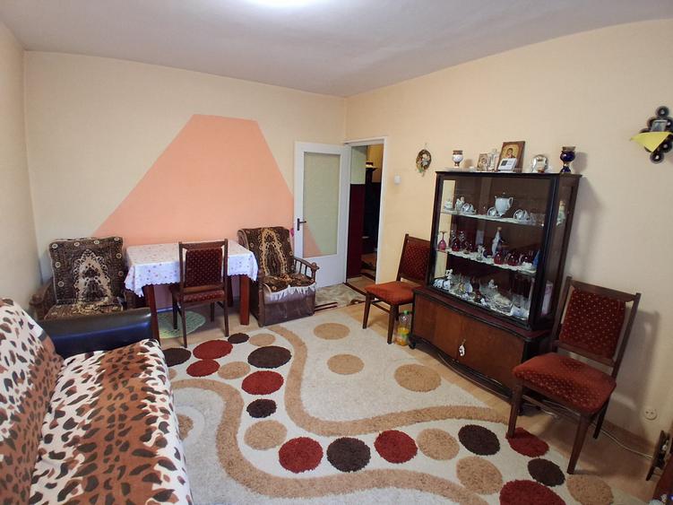 PACURARI OMV 3 CAMERE DECOMANDAT ET.3  70 MP BLOC 1985     COD 160597 - 2