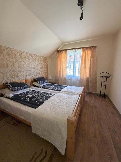 Casă individuală cu 7 camere cu Teren 200 Mp în Moldovenești