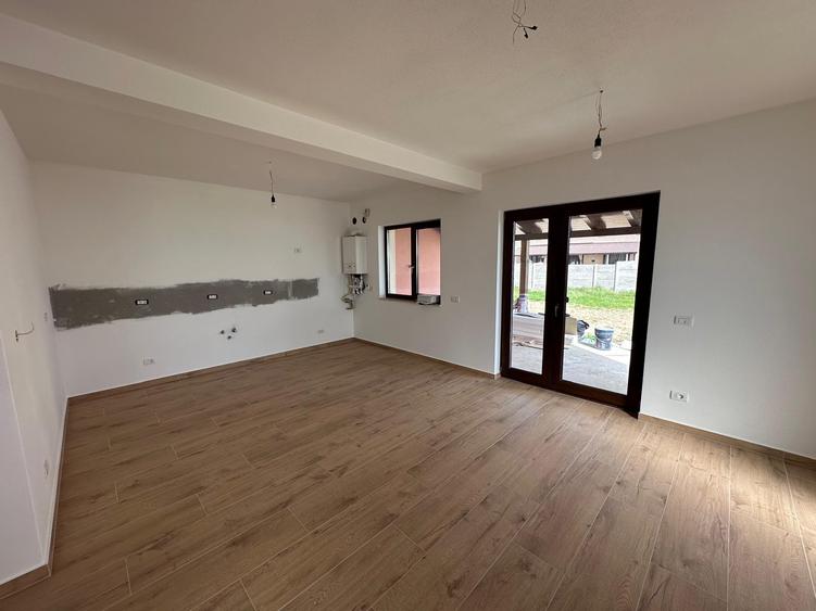 Locuință Impresionantă cu 4 Camere și 3 Băi Jumătate Duplex în Giroc - 2