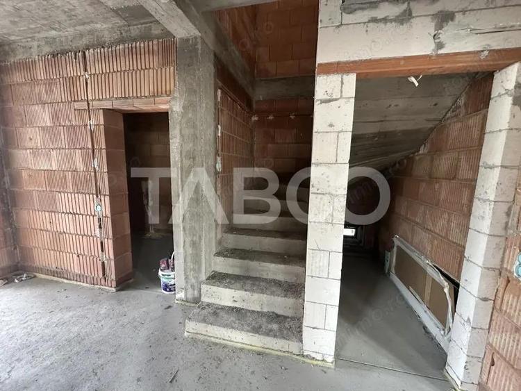 Casa individuala cu 4 camere 2 bai 500 mp teren 2 terase carport - 1