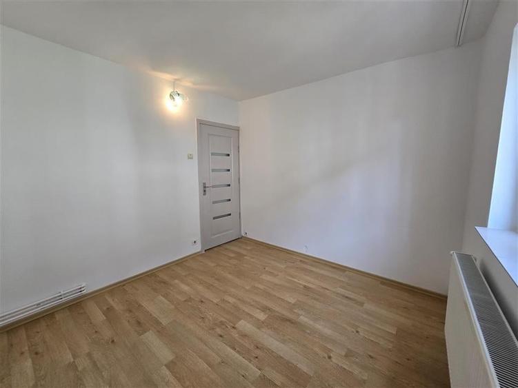 Etaj 2  - Alexandru Parcul Voievozilor , 2 camere , liber - 7