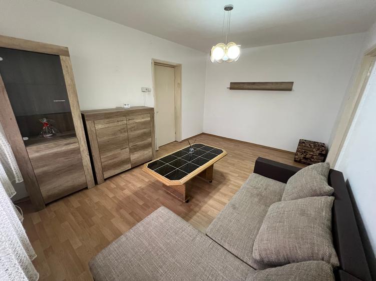 INCHIRIEZ apartament 2 camere semidecomandat,zona Centrala - 4