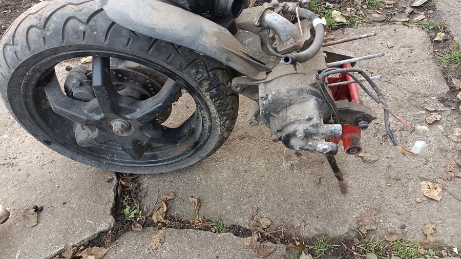 Diferite piese scuter suzuki vezi pozele pret difera - 1