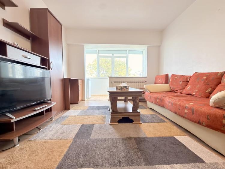 Apartament cu 3 camere decomandat, mobilat în Faleza Nord