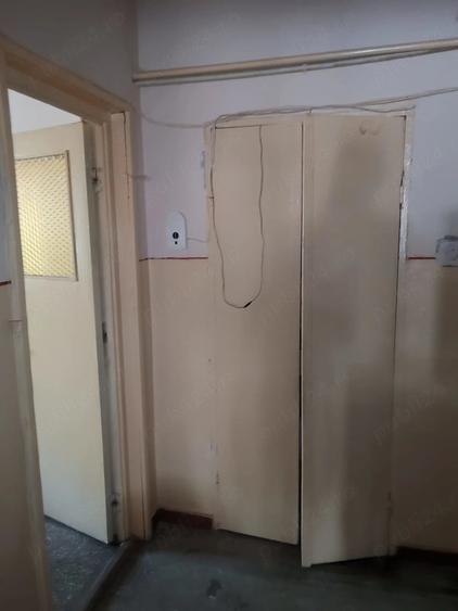Apartament 3 camere, semidecomandat - 1
