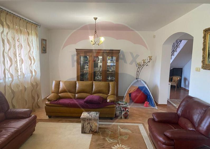 DE VANZARE Vila de vacanta in Pucioasa /Dambovita - 6