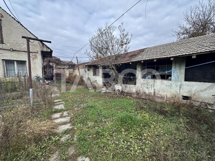 Casa de vanzare 2 camere anexe gospodaresti 1248 mp teren in Beclean - 2