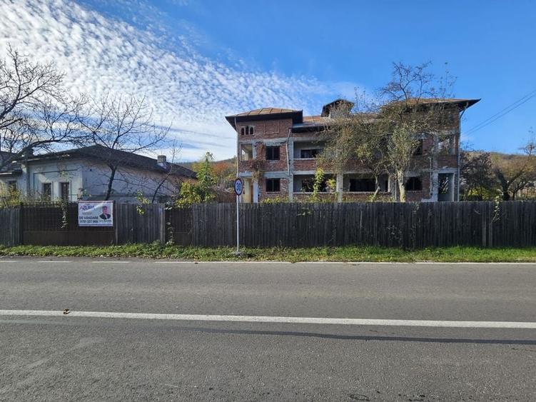 Proprietate deosebită în orașul Ștefănești, intrare pe strada Izvorani - 7