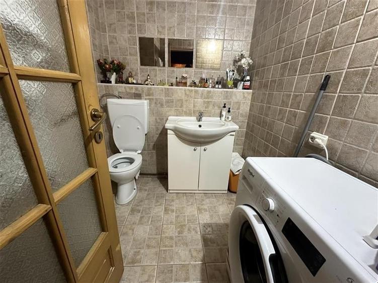 Decomandat la Parter cu Garaj - 6