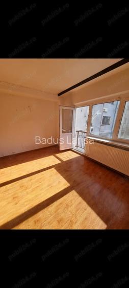 Apartament 2 camere nemobilat de inchiriat