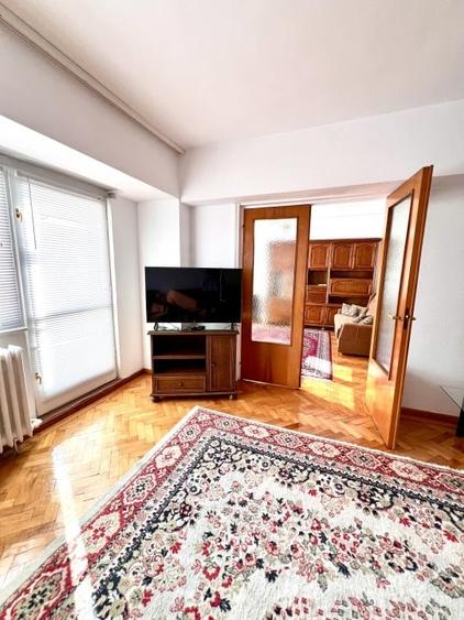 Apartament cu 4 camere decomandat în Unirii